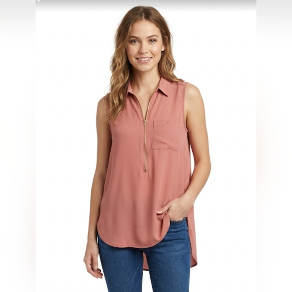 Dynamite Sleeveless Collared Zip-Front Tank in Rusty Terracotta | size M